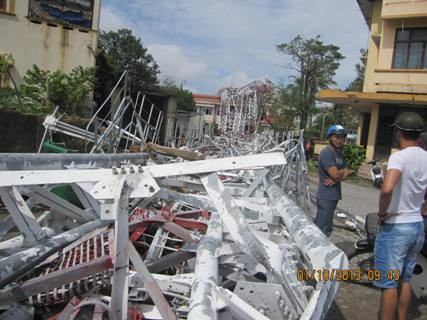 Trận bão khúng khiếp đã khiến nhiều nơi ở Quảng Bình ngổn ngang như một bãi chiến trường