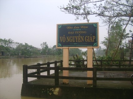 Dòng sông Kiến Giang đượm buồn ngày Đại tướng Võ Nguyên Giáp qua đời.