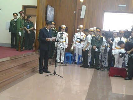 7 giờ 30 phút, lễ viếng Đại tướng Võ Nguyên Giáp tại địa điểm UBND tỉnh Quảng Bình chính thức bắt đầu.
