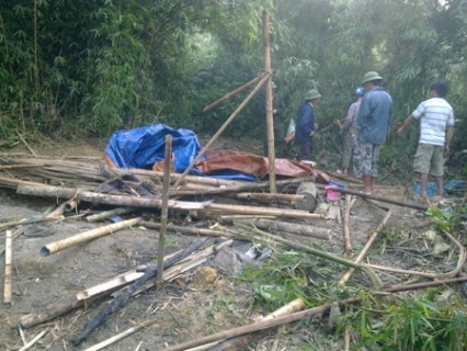 Hiện trường căn chòi bị Voi giày xéo làm 1 người chết tại xã Phúc Sơn, huyện Anh Sơn năm 2011