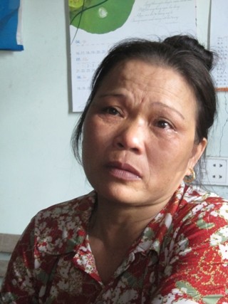 Vợ liệt sỹ Phan Huy Sơn đã khóc khi kể lại bức thư cuối của chồng mình gửi về chỉ và ngày trước lúc hy sinh