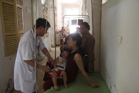 Tỉnh Nghệ An cũng đã tích có nhiều biện pháp ngăn chặn dịch sởi lan rộng nhưng do số bệnh nhân tăng đột ngột cũng khiến nhiều bệnh viện quá tải