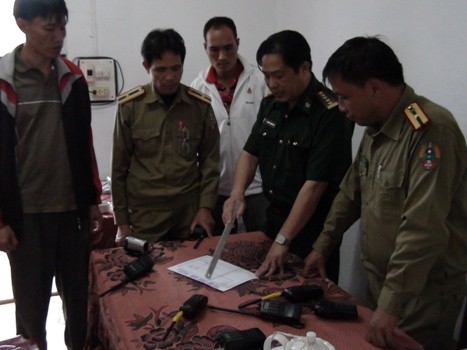 Ban chuyên án cùng lực lượng Công an nước bạn Lào bàn kế hoạch phá án (ảnh LT)