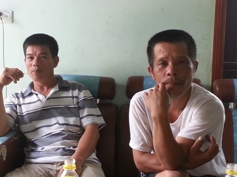 Ngư dân Nguyễn Đình Thắng và ngư dân Đậu Văn Quân căm tức nhớ lại thời gian bị lực lượng liên ngành Trung Quốc bắt và làm nhục