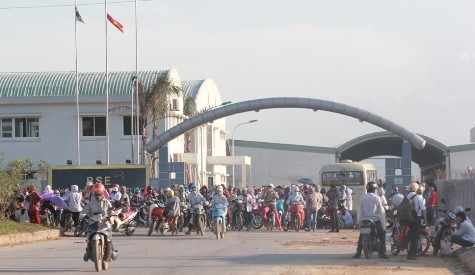 Từ đầu tháng 5/2014 đến nay đã có hàng trăm công nhân làm việc tại Công ty TNHH điện tử BSE Việt Nam bị cho nghỉ việc không có lý do?