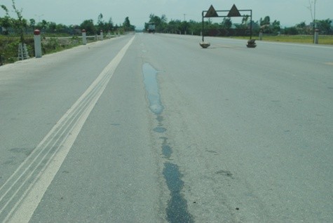 Các vệt lún bánh xe trên Quốc lộ 1A từ Nam cầu Bến Thủy đến TP. Hà Tĩnh và tuyến đường tránh TP.Vinh vẫn đang nằm trong tầm kiểm soát của Cienco 4