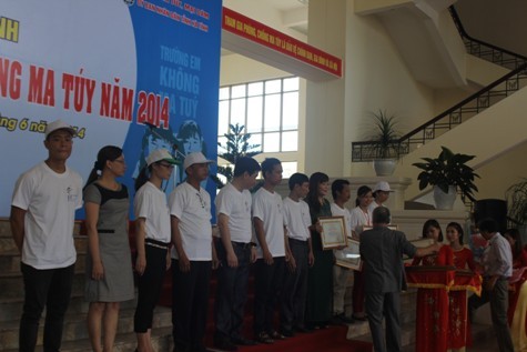 Ban tổ chức cũng đã trao các giải cho 11 đơn vị tham gia cuộc thi xe tuyên truyền phòng, chống ma túy