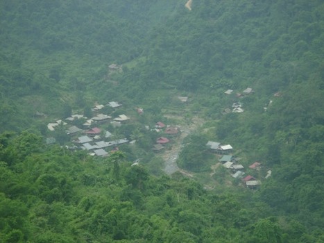 Huyện miền núi rẻo cao Kỳ Sơn, tỉnh Nghệ An có rất nhiều bản làng người dân tộc Mông sinh sống giáp với biên giới nước bạn Lào
