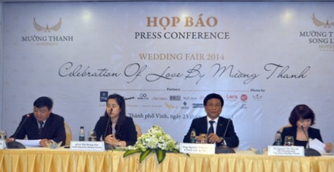 Trong cuộc họp báo chiều ngày 25/7 đại diện Khách sạn Mường Thanh Sông Lam đã giải đáp các vấn đề về triển lãm cưới cho khách hàng