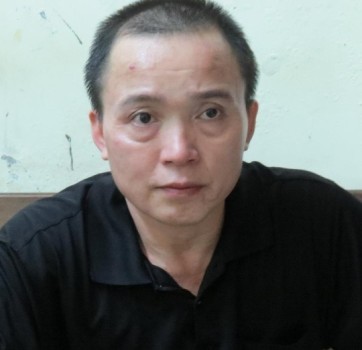 Nguyễn Thanh Sơn tại cơ quan điều tra (ảnh NLĐ)