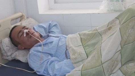 Sau khi đốt vợ căn bệnh xơ gan của anh Tiến lại tái phát và đang nằm điều trị tại Bệnh viện Đa khoa Nghệ An