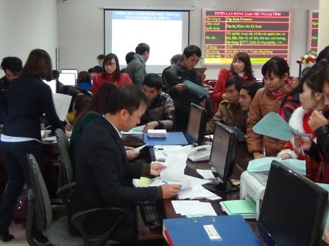 Mỗi năm có hàng nghìn lao động tại Quảng Trị đến Trung tâm giới thiệu việc làm tỉnh để làm thủ tục đăng ký đi xuất khẩu lao động nước ngoài (ảnh Ngọc Xanh)