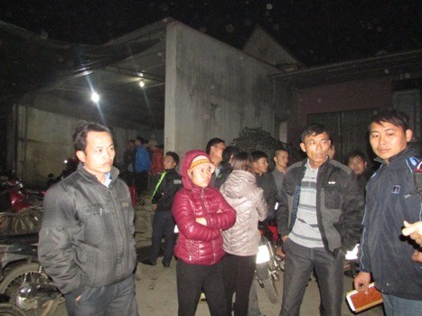 Tại gia đình lái xe Nguyễn Hữu Duyên người thân cũng tập trung rất đông để lo chuyện hậu sự (ảnh Xuân Hòa)