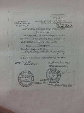 Con dấu được cấp đổi của Quỹ tín dụng nhân dân xã Hưng Long, huyện Hưng Nguyên, Nghệ An được Công an tỉnh Nghệ An cấp phép đưa vào sử dụng vào ngày 26/3/2014 (ảnh Xuân Hòa)
