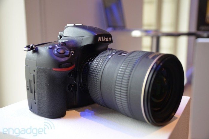 Nikon D800 có thân hình nhỏ nhắn giống như D700 nhưng lại vẫn thừa kế nhiều tính năng từ D4, ví dụ như ASRS (Advanced Scene Recognition System), 3D Matrix Metering III, quay phim 1080/30p với, chụp HDR với Active D-Lighting...