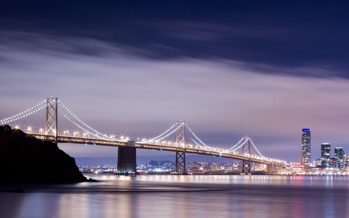 Cầu Bay Bridge nhìn từ đảo Treasure Island, California, Mỹ. Ảnh chụp bởi Canon EOS 7D, Canon EF 50mm f/1.4 USM.