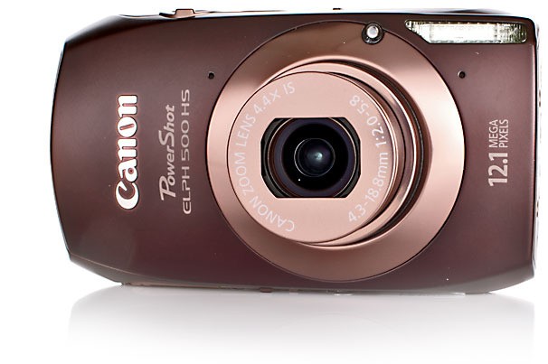Màn hình cảm ứng lớn, giao diện dễ dùng với len rộng F2.0 là những điểm cộng của Canon PowerShot Elph 500HS. Đáng tiếc pin máy vẫn còn yếu.