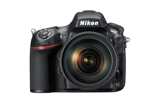 Nikon D800 là mẫu dslr full-frame với khả năng chụp ảnh lên tới 36 Megapixel. Máy có thể truyền ảnh và video 1080p trực tiếp đến màn hình hay thiết bị ghi qua cổng HDMI. Phiên bản thứ 2 của D800 với tên gọi D800E với bộ lọc đẳng thấp được gỡ bỏ giúp cho chất lượng hình ảnh được sắc nét hơn. D800 sẽ được bán với giá $3000 và $3300 cho D800E