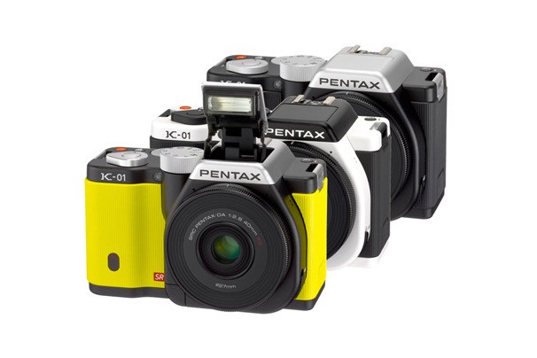Pentax K-01 là camera sử dụng hệ thống không gương và ống kính Pentax K-mount. Máy có cảm biến APS-C 16 Megapixel, quay phim 1080p, tốc độ chụp hình 6 ảnh một giây. Sản phẩm có giá $750 ($900 nếu đi kèm cùng ống kính 40mm/F2.8)
