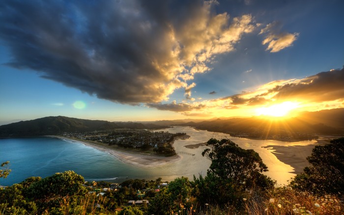 Mặt trời mọc tại đỉnh Paku, Tairua, New Zealand. Canon EOS Rebel XS (1000D), Sigma 8-16mm F4.5-5.6 DC HSM