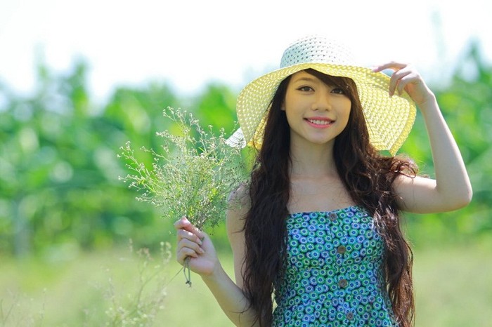 Nguyễn Thị Giang Thanh sinh năm 1990, hiện là sinh viên K53B- Khoa Luật- ĐH Quốc Gia Hà Nội. Cô bạn từng tham gia nhiều cuộc thi sắc đẹp và nằm trong Top 5 Miss Law Rose 2008 -2009, là Miss Cuxi Yamaha 2010…