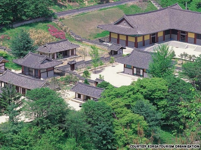Poongyeongru, Namgye Seowon được xây dựng từ năm 1552, bị phá hủy trong một trận tấn công của quân Nhật năm 1597 và được phục dựng năm 1612