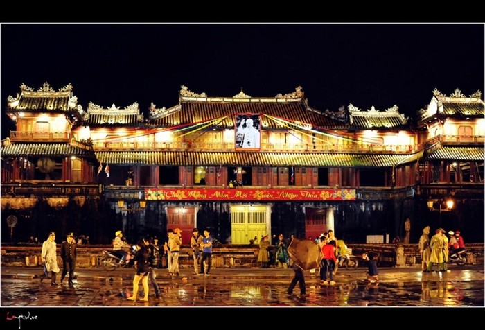 Ai đã từng đến Huế, nhất là những dịp lễ chắc chắn không thể quen được hình ảnh kinh đô Phú Xuân