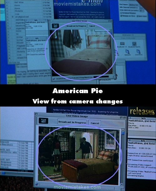 Hai bức hình cho thấy góc quay của webcame đã thay đổi nên căn phòng được nhìn theo hai vị trí khác nhau.