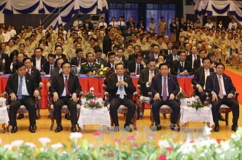 Các đại biểu tại Trường Đại học Quốc gia Lào. Ảnh: Trí Dũng/TTXVN