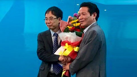 Ông Nguyễn Văn Hiếu (trái) vừa được bổ nhiệm giữ chức vụ Phó Cục trưởng Cục Báo chí..