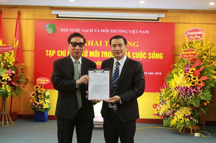 Ông Nguyễn Văn Toàn nhận quyết định bổ nhiệm chức vụ Tổng Biên tập Tạp chí điện tử Môi trường và Cuộc sống.