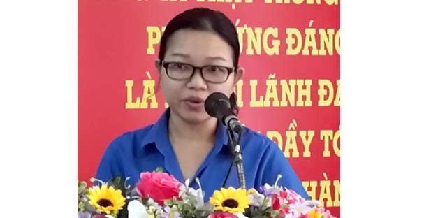 Bí thư Thành Đoàn thành phố Cần Thơ, cô Trần Thị Vĩnh Nghi bị khiển trách vì gian lận trong học tập. (Ảnh: Báo Sài Gòn Giải Phóng)