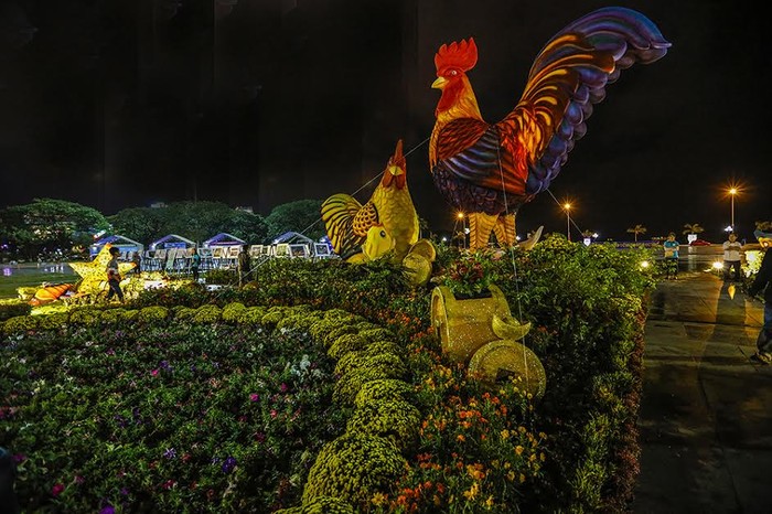 Linh vật của năm 2017 cao gần 6 mét tại Lễ hội du lịch Bình Định.