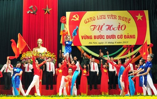 Giao lưu văn nghệ chào mừng Đại hội Đảng bộ Bộ tư lệnh Thủ đô Hà Nội nhiệm kỳ 2015-2020. (Ảnh: Minh Anh)