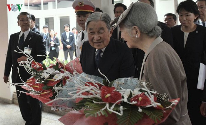 Nhà vua Nhật Bản và Hoàng hậu đã đến khách sạn Sheraton, Hà Nội.