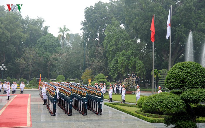 Nhận lời mời của Chủ tịch nước Trần Đại Quang, Nhà vua Nhật Bản và Hoàng hậu đã có chuyến thăm chính thức Việt Nam từ ngày 28/2 -5/3.