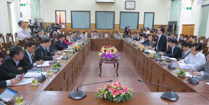 Phát biểu tại cuộc làm việc, Bộ trưởng Phùng Xuân Nhạ đã trao đổi từng vấn đề đặt ra đối với giáo dục, đào tạo Thừa Thiên Huế.