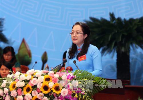 Chị Nguyễn Thị Ngọc Bích, Hội Liên hiệp Phụ nữ TP Hồ Chí Minh trình bày tham luận. Ảnh: TTXVN