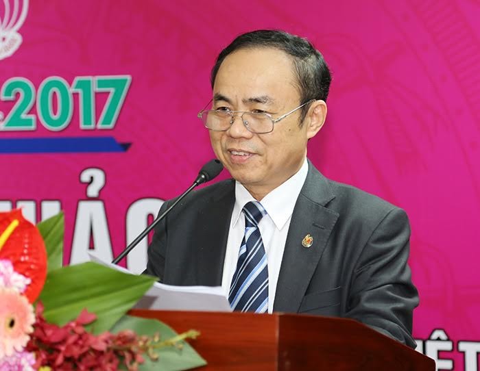 Nhà báo Trần Bá Dung - Ủy viên Ban Thường vụ, Trưởng Ban Nghiệp vụ (Hội Nhà báo Việt Nam) phát biểu tại Hội thảo.