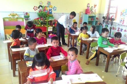 Giáo viên mơ ước được chuyên tâm vào công tác dạy học và có thể sống tốt bằng lương. (Ảnh minh họa: Laodong.com.vn)