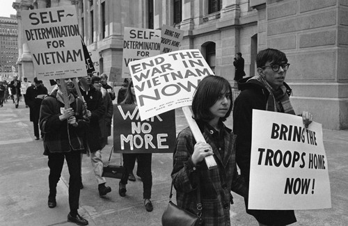 Phong trào phản chiến của thanh niên Mỹ phản đối chiến tranh tại Việt Nam. (Ảnh đăng trên TTXVN)
