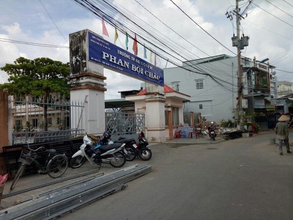 Trường Trung học cơ sở Phan Bội Châu, nơi có giáo viên, phụ huynh bức xúc về các khoản thu, chi của nhà trường.