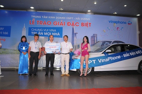 Lễ trao giải đặc biệt cho khách hàng Nguyễn Trọng Lịch, đến từ Hải Dương, mã dự thưởng 0003291353.