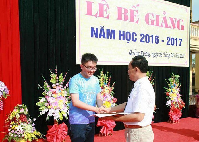 Thí sinh Nguyễn Hải Đăng (trái) đạt 3 điểm 10 tuyệt đối trong kì thi trung học phổ thông quốc gia năm 2017. (Ảnh tác giả cung cấp)