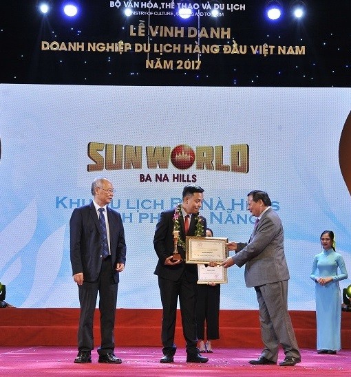 Tổng cục Du lịch và Hiệp hội du lịch Việt Nam đã trao danh hiệu “Khu du lịch hàng đầu Việt Nam” cho Sun World Ba Na Hills (thuộc Tập đoàn Sun Group)