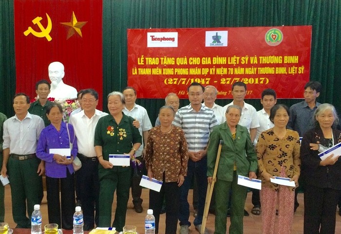 Tân Hiệp Phát tổ chức thăm tặng quà cho 200 gia đình liệt sỹ và thương binh là thanh niên xung phong ở Hà Tĩnh và Nghệ An vào ngày 14/7.
