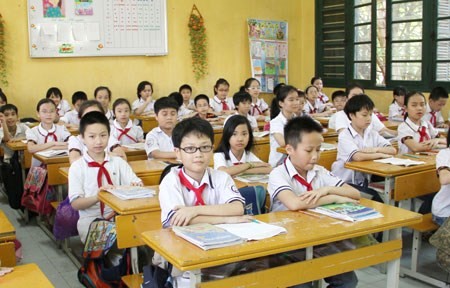 Học sinh ngồi nhầm lớp dễ chán nản, muốn nghỉ học vì học yếu so với các bạn. (Ảnh minh họa: baogiaothong.vn)