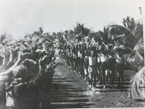 Thanh niên Tiền phong với tầm vông vót nhọn ở Nam Bộ (1945). Ảnh tư liệu.