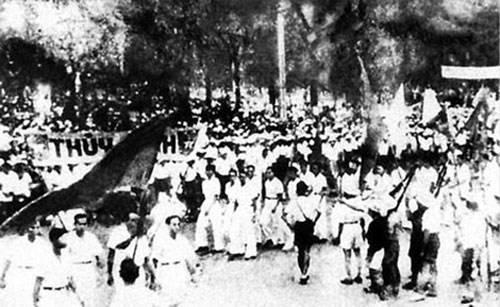 Khí thế ngày tổng khởi nghĩa 25/8/1945 tại Sài Gòn. Ảnh tư liệu.