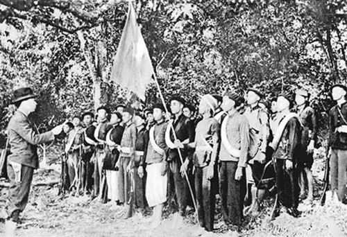 Quang cảnh ngày thành lập Đội Việt Nam Tuyên truyền giải phóng quân tại khu rừng Trần Hưng Đạo (ngày 22/12/1944). Ảnh tư liệu.
